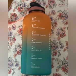 NEW Giotto Large Half Gallon/64oz Motivational Water Bottle with Time Marker